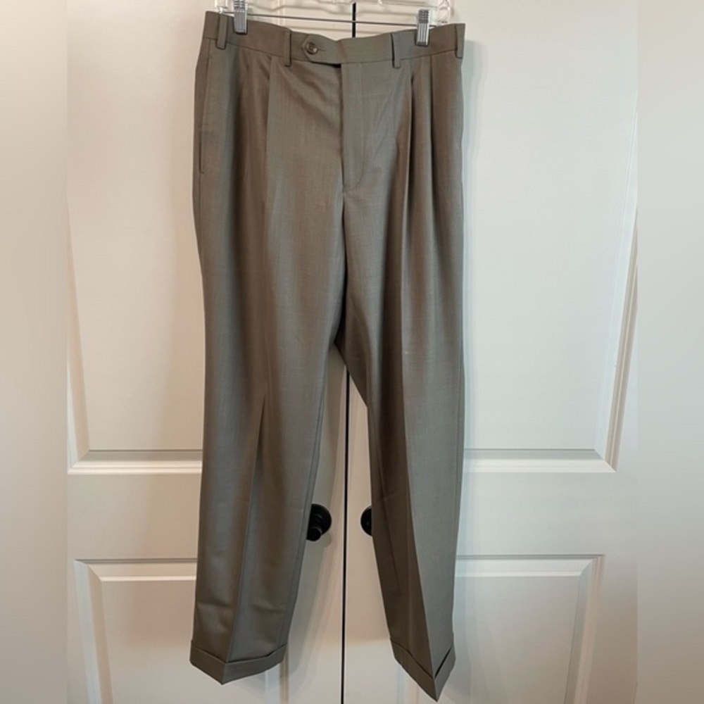 Lauren green label men’s suit pants. Pleated and cuffed. Size 36 x 32. R Lauren.